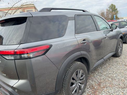Used 2025 Nissan Pathfinder SV image 6