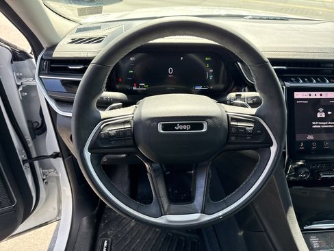 Used 2022 Jeep Grand Cherokee Limited 4xe image 17