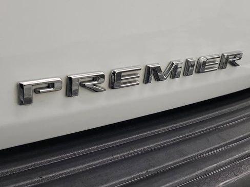 Used 2024 Chevrolet Suburban Premier RWD image 8