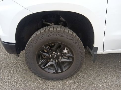 Used 2024 Chevrolet Silverado 1500 LT Trail Boss w/ Convenience Package II image 10