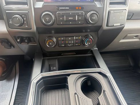 Used 2022 Ford F350 XLT w/ XLT Premium Package AWD/4WD image 34