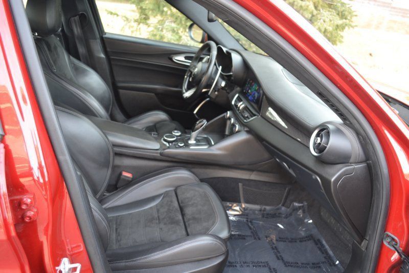 Used 2018 Alfa Romeo Giulia Quadrifoglio RWD image 28