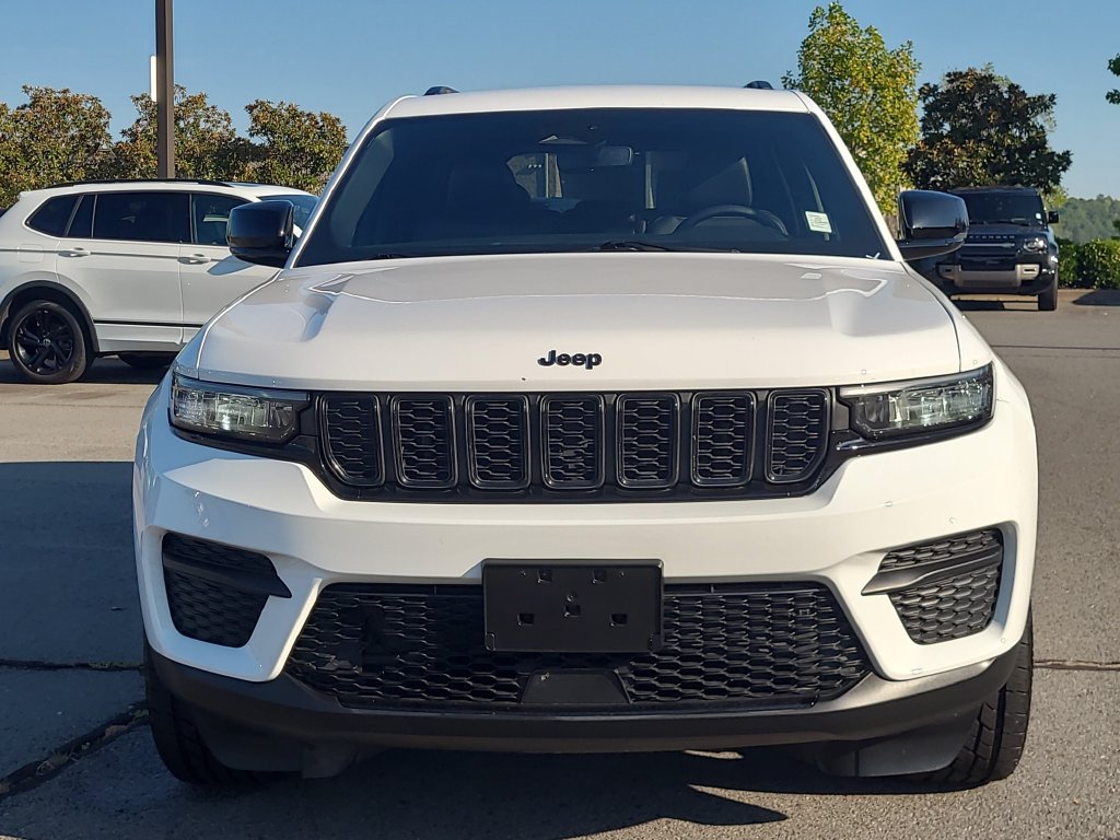 Used 2023 Jeep Grand Cherokee Altitude AWD/4WD image 8