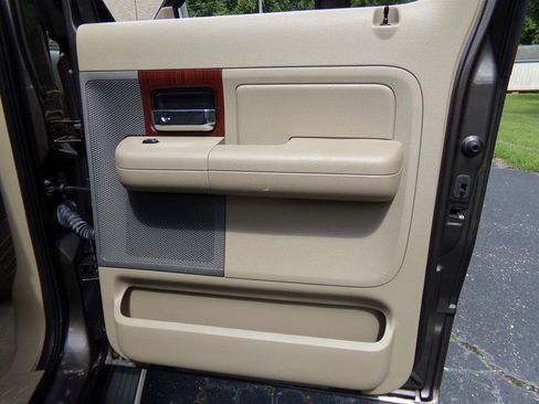 Used 2005 Ford F150 Lariat image 52