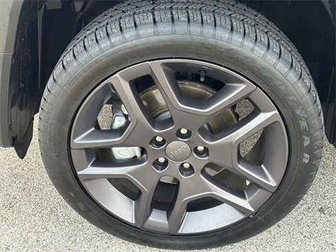 Used 2021 Jeep Renegade Latitude w/ Sun & Sound Group image 9