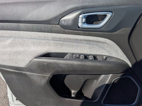 Used 2024 Jeep Compass Latitude image 28