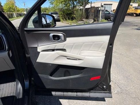 Used 2025 Kia Sorento SX Prestige AWD/4WD image 16