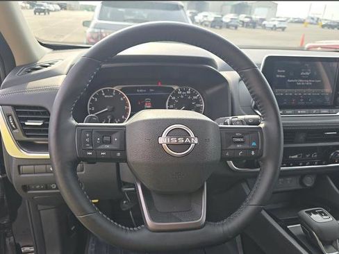 Certified 2025 Nissan Rogue SV w/ SV Premium Package AWD/4WD image 11