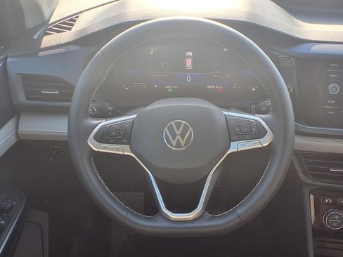 Used 2024 Volkswagen Taos SE FWD image 12