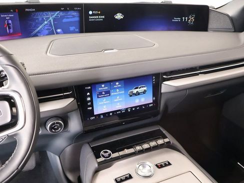 New 2025 Lincoln Navigator Reserve w/ Jet Appearance Package AWD/4WD image 5