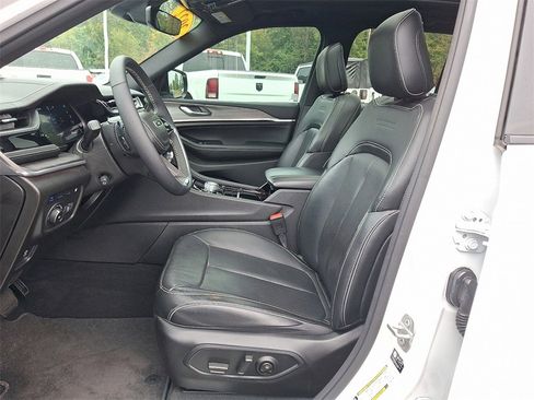 Used 2022 Jeep Grand Cherokee Overland image 13