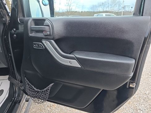 Used 2012 Jeep Wrangler Sahara w/ Dual Top Group image 20