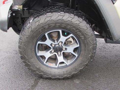 Used 2022 Jeep Wrangler Unlimited Rubicon w/ Cold Weather Group image 11