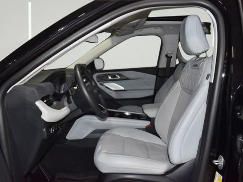 Used 2026 Ford Explorer Platinum w/ LUX Leather Package AWD/4WD image 41