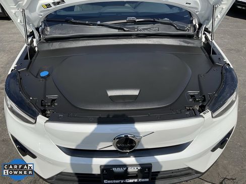 Used 2023 Volvo XC40 Recharge Plus image 11