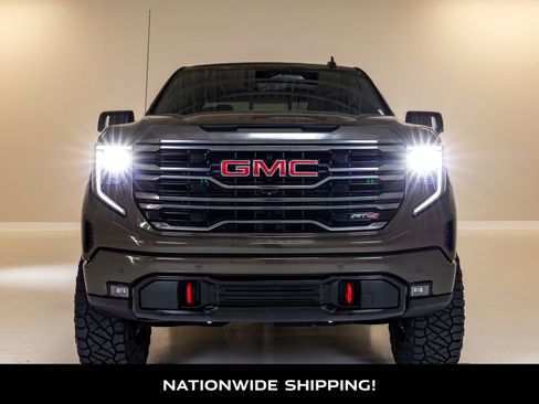 Used 2024 GMC Sierra 1500 AT4 w/ Technology Package AWD/4WD image 4