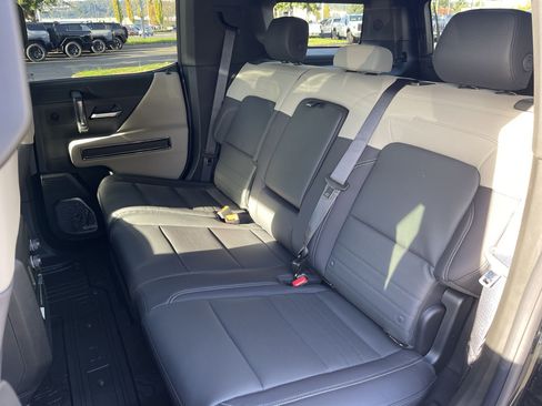 New 2026 GMC Hummer EV SUV w/ LPO, Roof Cross Rail Package AWD/4WD image 59