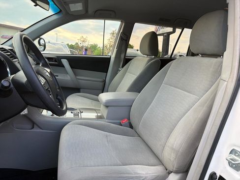 Used 2013 Toyota Highlander Plus AWD/4WD image 22