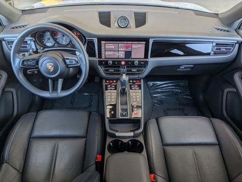 Certified 2025 Porsche Macan AWD/4WD image 22