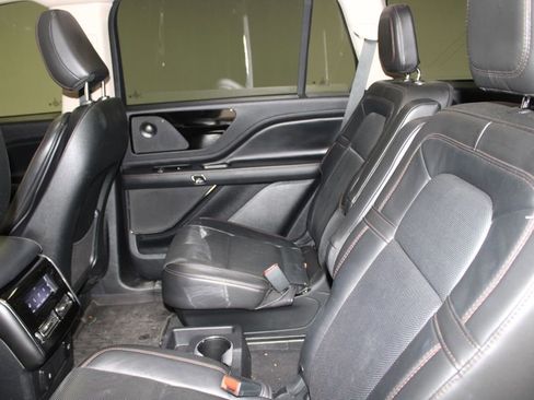 Used 2022 Lincoln Aviator Reserve w/ Equipment Group 201A AWD/4WD image 18