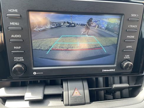 Used 2021 Toyota RAV4 LE AWD/4WD image 20