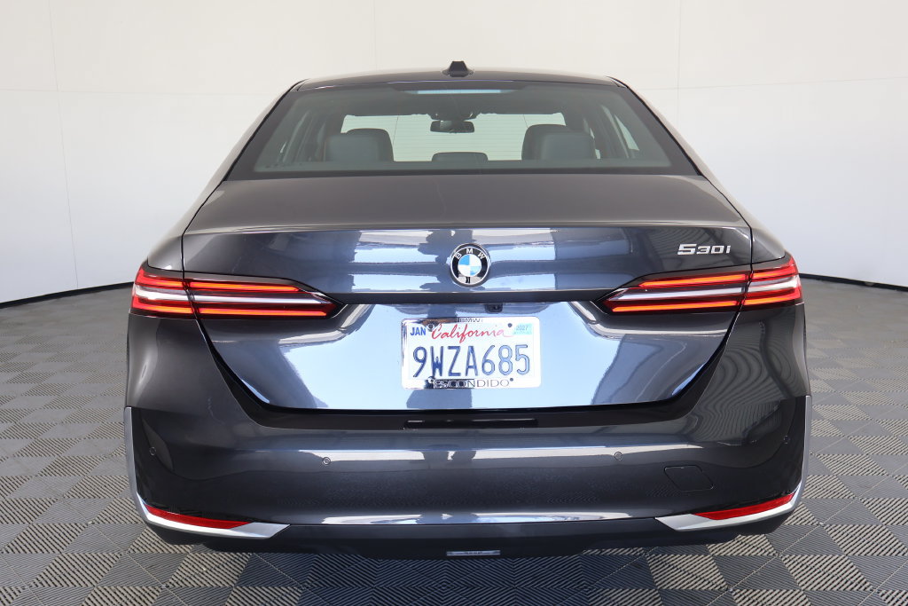 Used 2026 BMW 530i w/ Premium Package RWD image 5