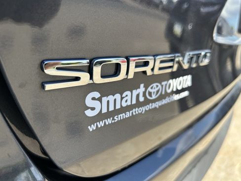 Used 2018 Kia Sorento FWD image 8