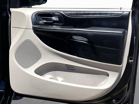 Used 2019 Dodge Grand Caravan SE w/ UConnect Hands-Free Group FWD image 18