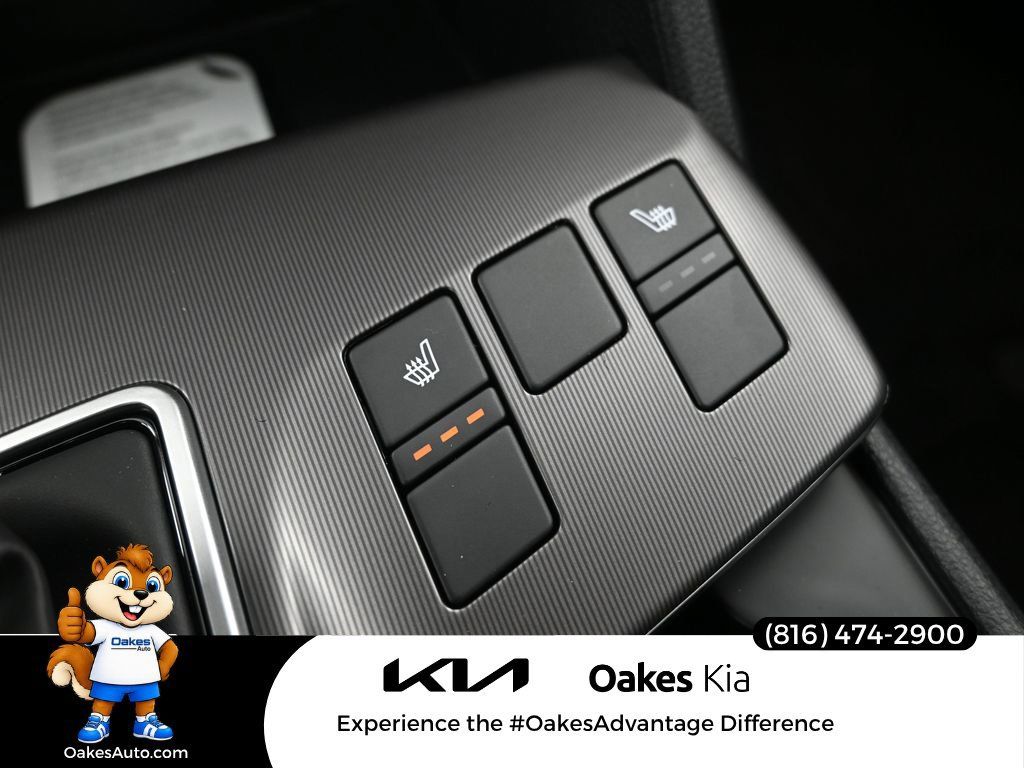 Certified 2026 Kia Sportage EX w/ EX Panorama Roof Package FWD image 19