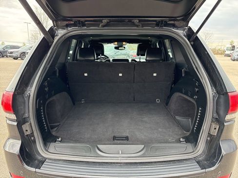 Used 2017 Jeep Grand Cherokee Altitude image 11