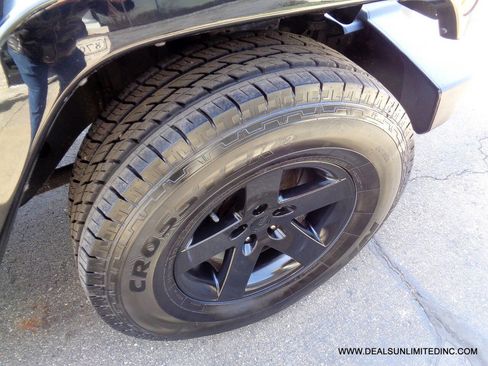 Used 2018 Jeep Wrangler Unlimited Sahara image 6