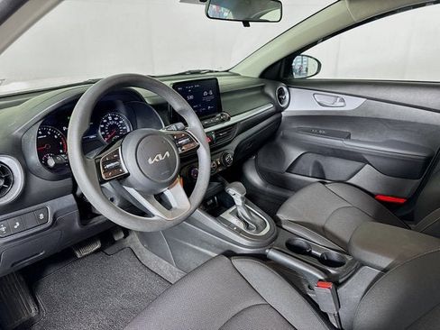 Used 2023 Kia Forte LXS w/ LXS Technology Package FWD image 9