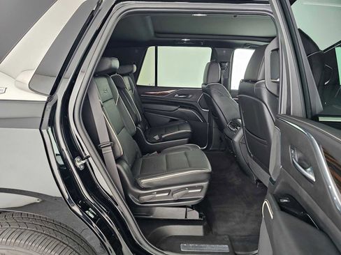 Used 2023 Cadillac Escalade Premium Luxury image 12