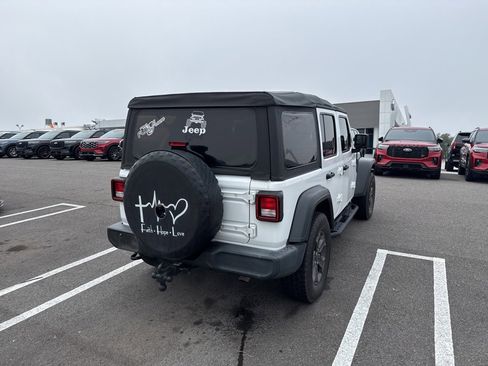 Used 2018 Jeep Wrangler Unlimited Sport image 4