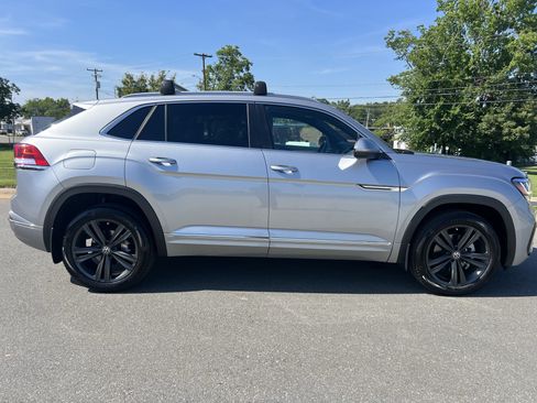 Used 2022 Volkswagen Atlas Cross Sport SEL R-Line AWD/4WD image 9