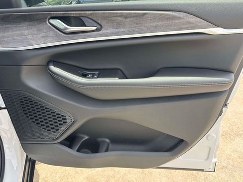New 2026 Jeep Grand Cherokee Limited RWD image 34