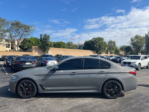 Used 2021 BMW 530e w/ M Sport Package image 4