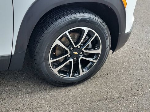 Used 2025 Chevrolet TrailBlazer LT AWD/4WD image 6