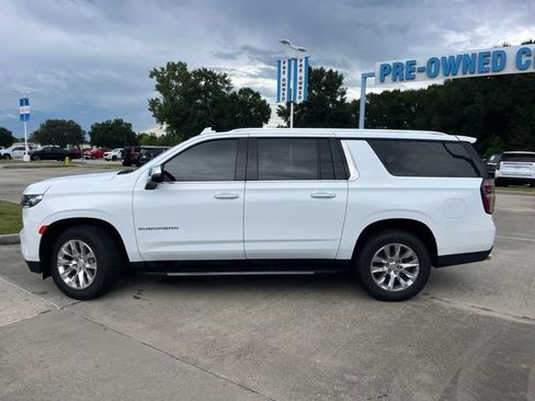 Used 2023 Chevrolet Suburban Premier AWD/4WD image 3