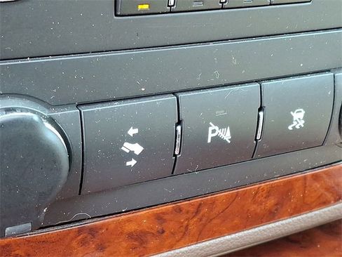 Used 2011 Chevrolet Suburban LTZ image 24