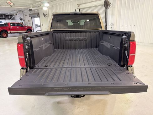Used 2025 Toyota Tacoma TRD Sport AWD/4WD image 27
