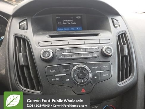 Used 2015 Ford Focus SE FWD image 3
