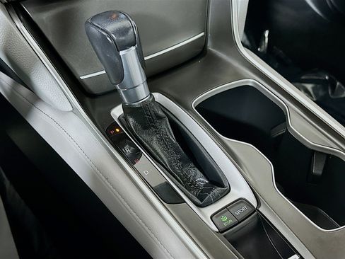 Used 2018 Honda Accord Touring image 17