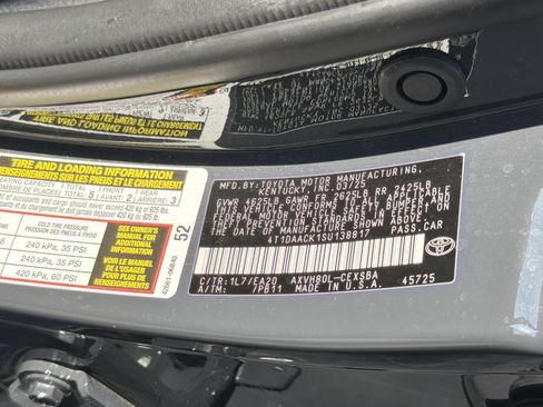 Used 2025 Toyota Camry SE FWD image 31
