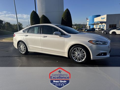Used 2016 Ford Fusion SE w/ Equipment Group 202A FWD image 1
