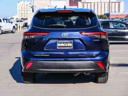 Used 2023 Toyota Highlander LE AWD/4WD image 5