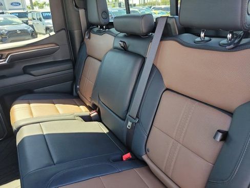Used 2024 Chevrolet Silverado 1500 High Country image 18