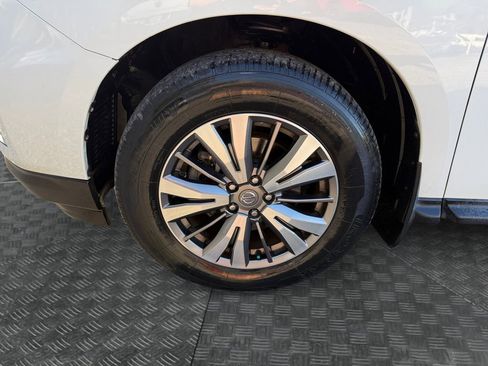 Used 2019 Nissan Pathfinder S image 14