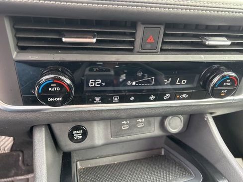 Used 2025 Nissan Rogue SV image 24