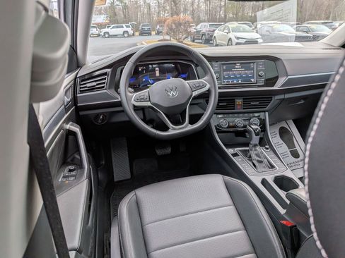 Used 2023 Volkswagen Jetta SE image 25